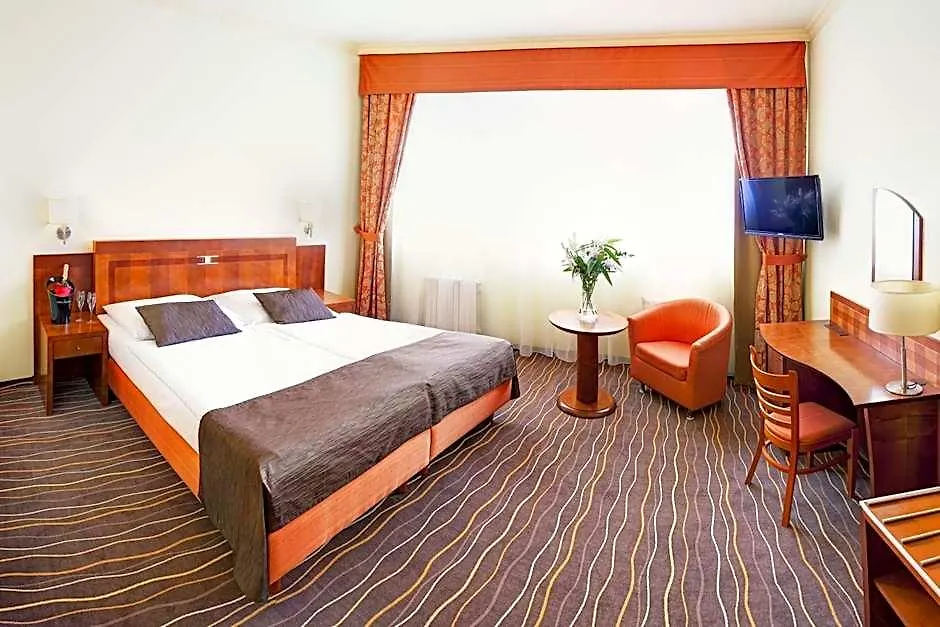 Family Hotel Bila Labut-1